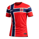 Camisa Seleção da Noruega 2026  - Torcedor Nike Masculina - Vermelha com detalhes em azul e branco